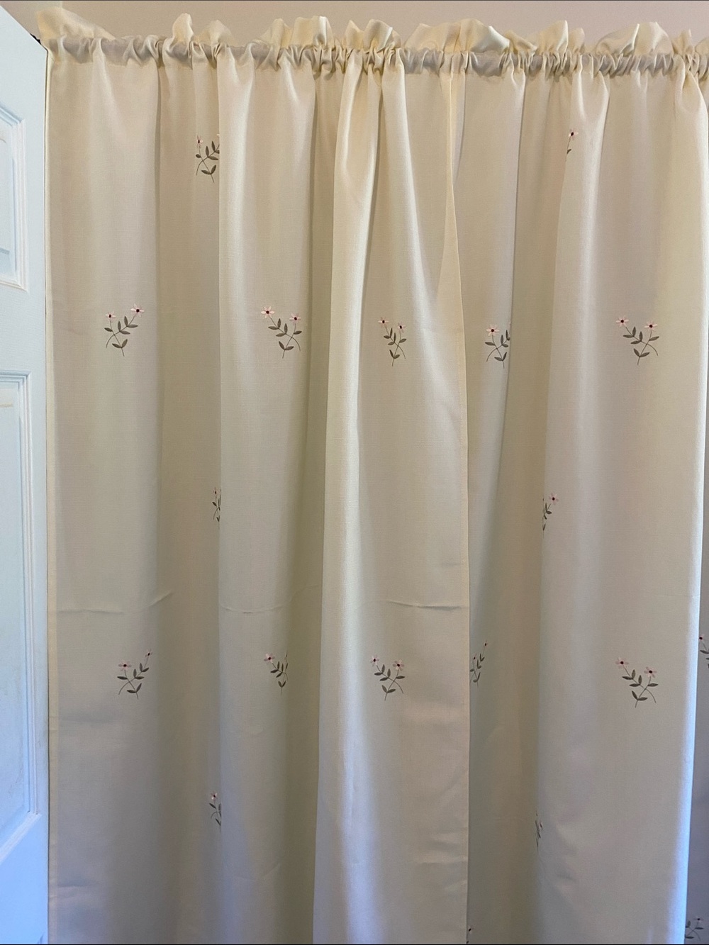 Embroidered Floral Curtains panels, Valances and tiebacks Ivory and Pink 6pc set - Picture 5 of 5